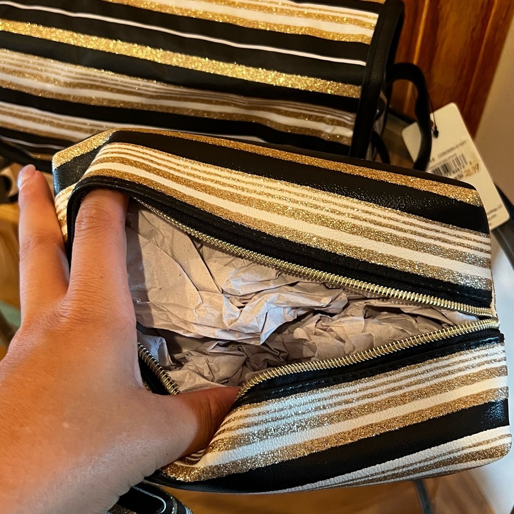 Gold Stripes Travel Makeup and Jewelry Pouches Set | NWT ✨ - Picture 3 of 6